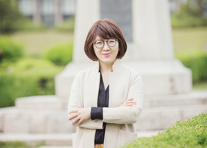 Portrait picture of Professor Hyoun Kim