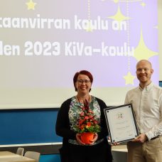 Vuoden KiVa-koulu 2023 on Putaanvirran koulu_KiVa-koordinaattori Katja Lindlöf ja rehtori Joona Kurikkala