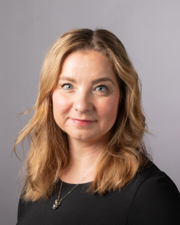 Potrait of Kirsi Peltonen.