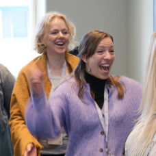 KiVa-koulutus, kaksi iloista naista