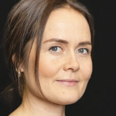 Helena Hautalan kasvokuva.