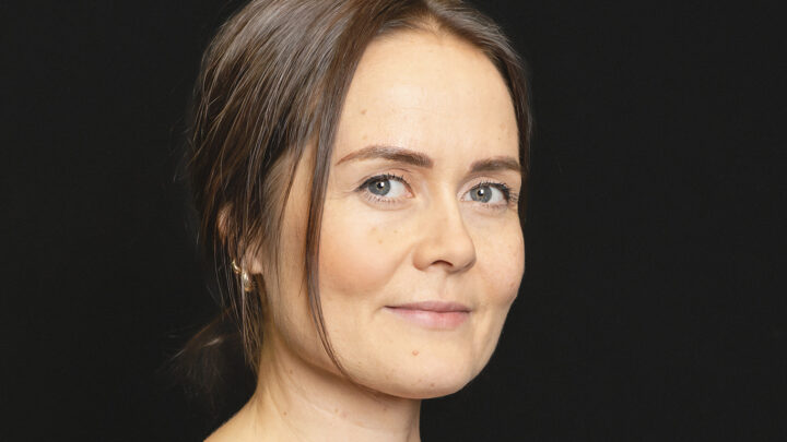 Helena Hautalan kasvokuva.