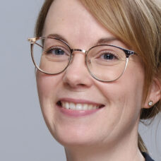 Sanni Aallon kasvokuva.