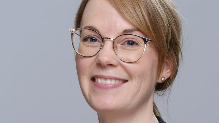 Sanni Aallon kasvokuva.