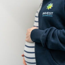 Raskasvatsa ja INVEST-huppari,