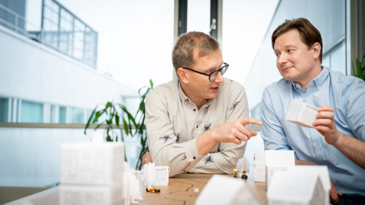 Tutkijat miettivät tulevaisuuden hyvinointiyhteiskuntaa.