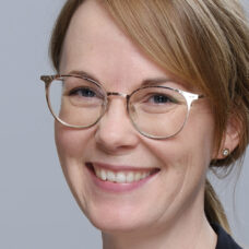 Sanni Aallon kasvokuva.