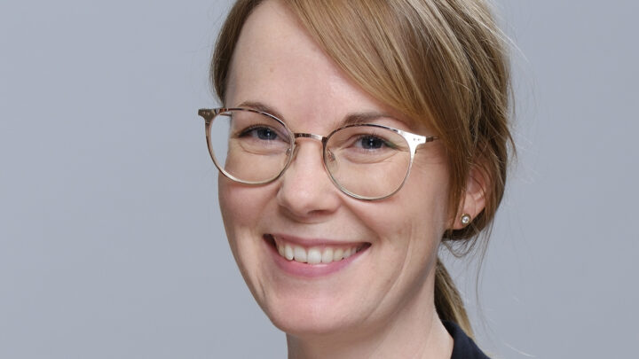 Sanni Aallon kasvokuva.