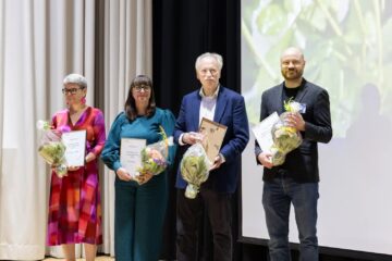 Neljä palkittua rivissä.